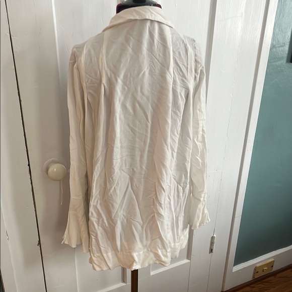 Stylish White Ruffled Top - Picture 4 of 5